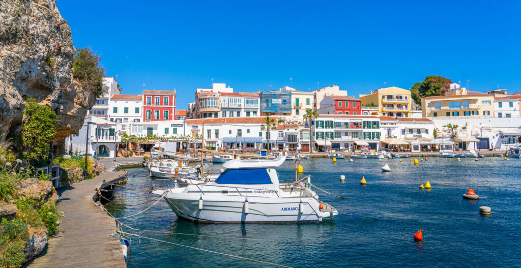 Menorca avec des Enfants : Le Guide Ultime pour des Vacances Familiales Inoubliables